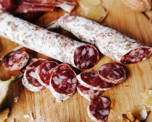 deliciosos-bocadillos-tablero-madera